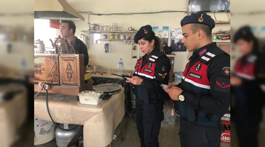 Polis okul �evrelerinde g�z a�t�rmad�