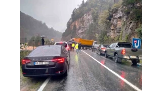 Rize-Erzurum karayolu kizdere santral mevkiinde dere takn nedeniyle ulama kapand