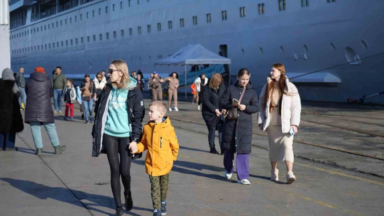 Rus turist taşıyan kruvaziyer Samsun'a geldi