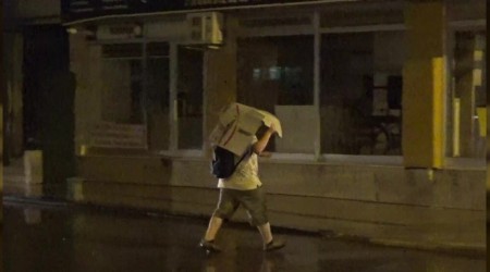 Sağanak yağışa vatandaşlar hazırlıksız yakalandı