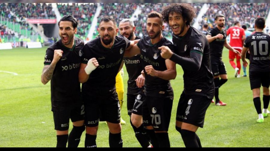 Sakaryaspor 10 yllk zlemi bitirdi