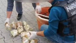 Saksıdan ve kargo kamyonundan 46 kilo 700 gram uyuşturucu çıktı