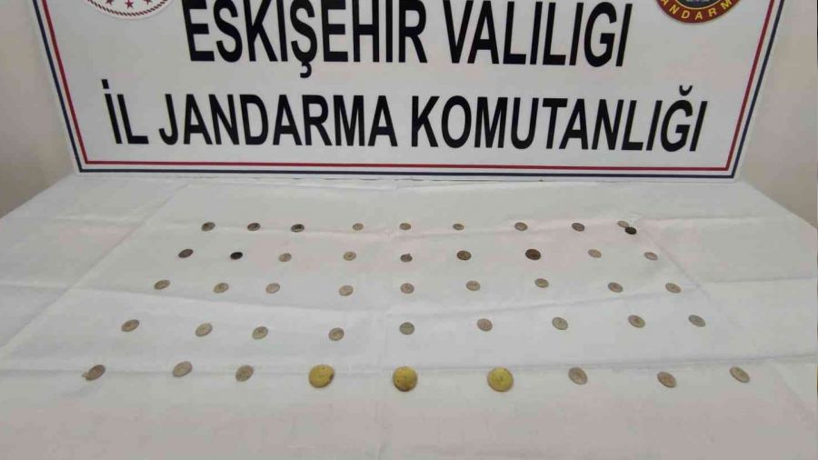 Saman y�kl� t�rda ta��nan 46 sikke ele ge�irildi