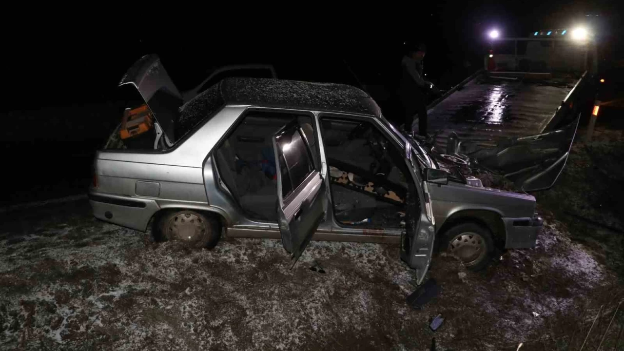 Samsun'da iki otomobil �arp��t�: 4 yaral�