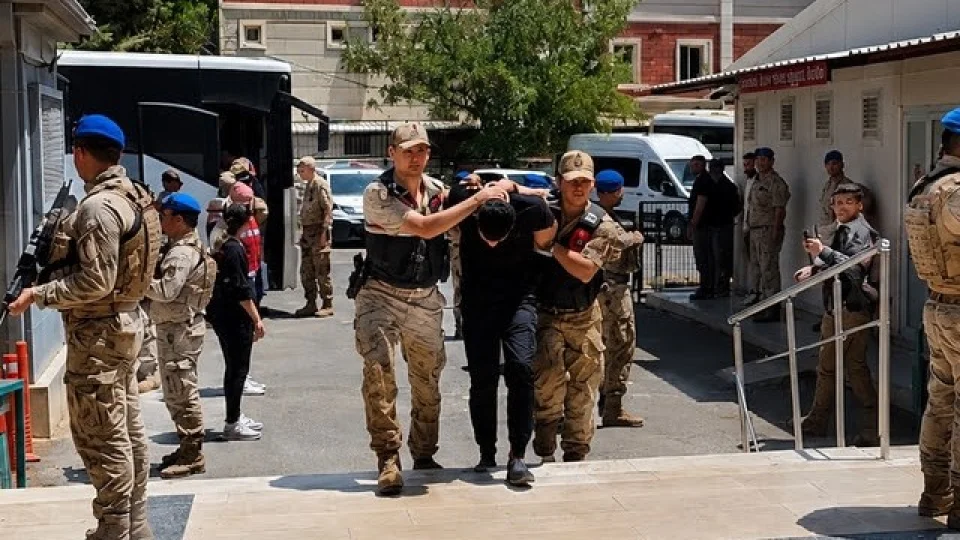 �anl�urfa'da 12 kilo alt�n ile 2 milyon TL'yi gasbeden zanl�lar tutukland�