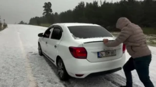 Sar�kam�� beyaza b�r�nd�, ara�lar yollarda mahsur kald�