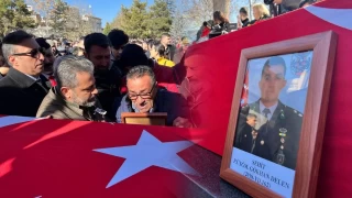 Şehit evladını böyle uğurladı: Koçum, sen benim babamdın babam