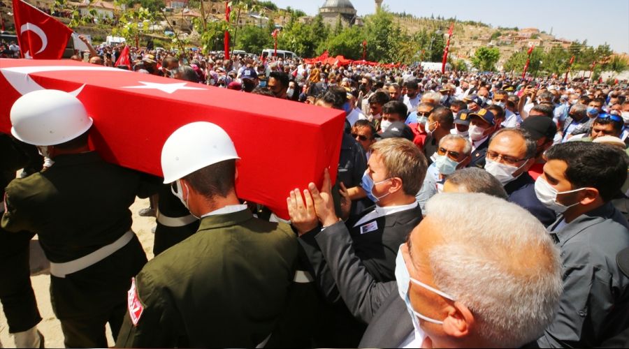 �ehit G��l�er, memleketinde topra�a verildi