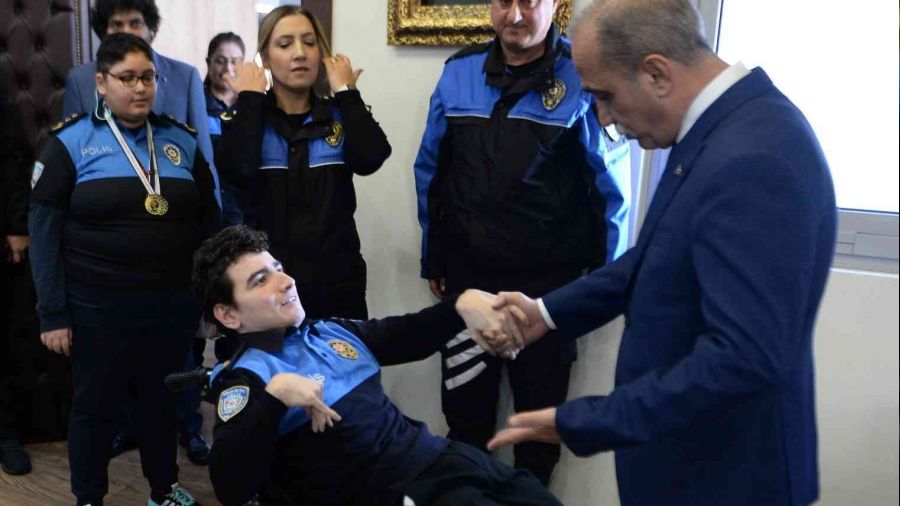 Şehit polisin engelli oğlu bir günlüğüne polis oldu