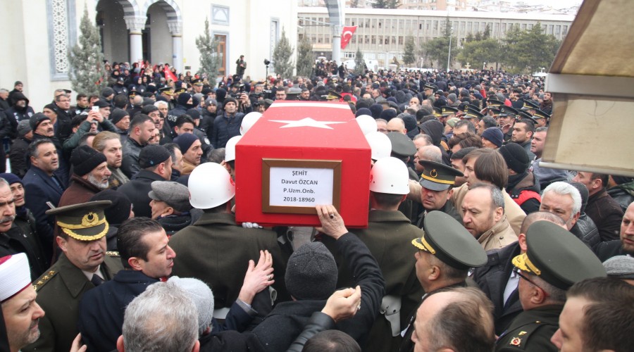 �ehitlerimiz topra�a verildi