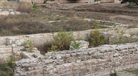 Selimiye Camisi evresinde yaplan kazlarda tarihi kalntlar bulundu