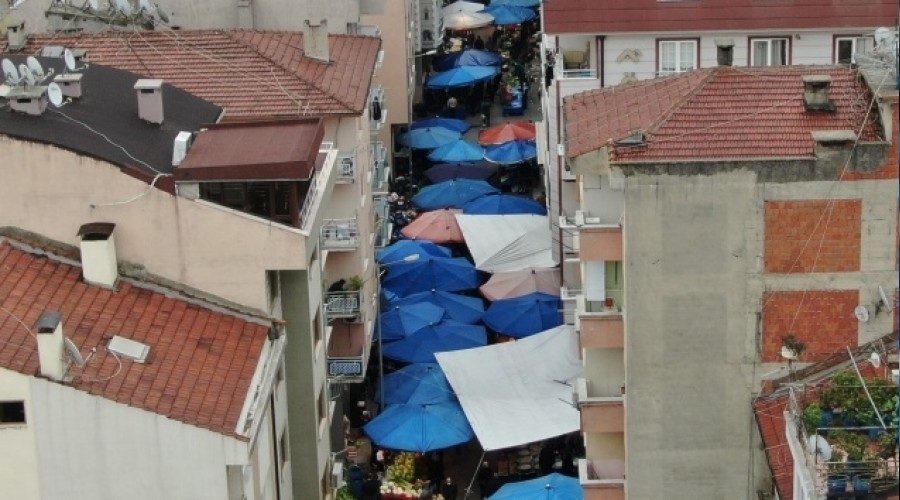 Semt pazarlarında sosyal mesafe hak getire!