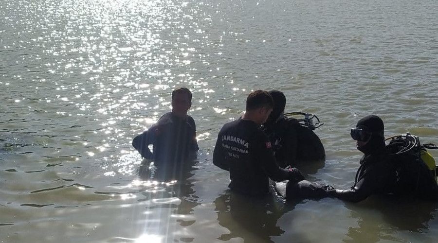 Serinlemek i�in g�lete giren k���k k�z�n cans�z bedeni bulundu