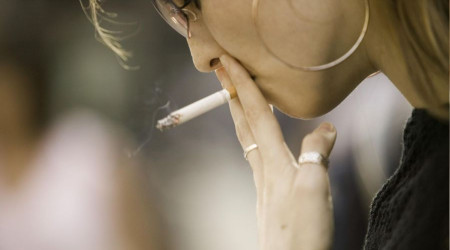 Sigara içen kadınlar daha zor hamile kalıyor
