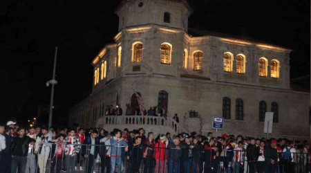 Sivas'ta binlerce taraftar İstanbul yolunda