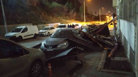 Sivas'ta fırtına hayatı felç etti