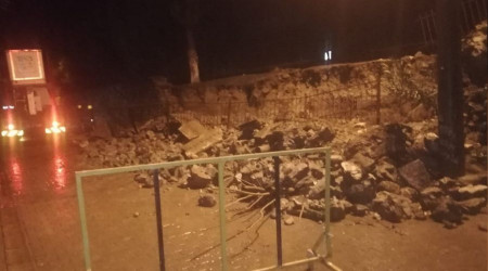 Ske'de ar ya okulun istinat duvarn ykt