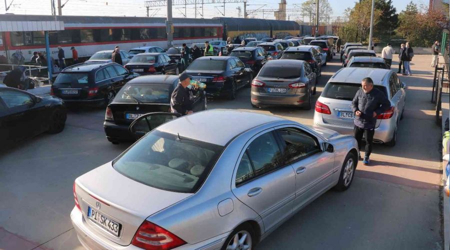 Son gurbet�ileri arabal� treni tercih etti