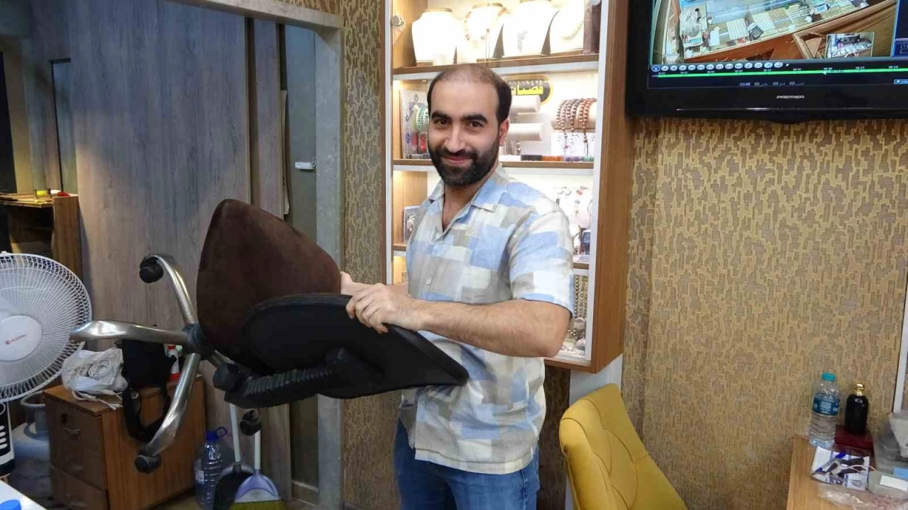 Sultanbeyli'de silahlı soygun girişimini sandalye atarak engelledi