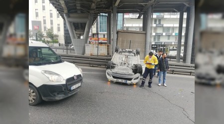 Takla atan araç trafiği felç etti