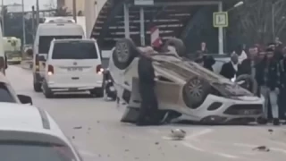 Takla atan otomobilden burnu bile kanamadan kt