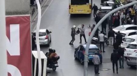 Taksici ile motokuryenin yumruklu kavgas