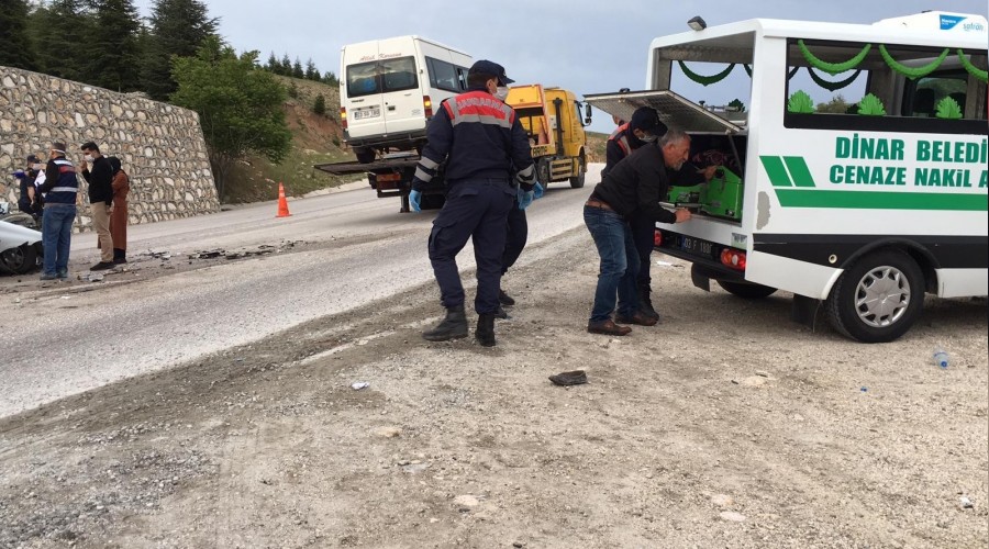 Tar�m i��ileri kaza yapt�: 2 �l�, 8 yaral� 