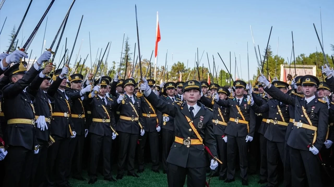 Teğmenleri TSK'dan atmak için 16 Ocak 2025'te toplanacaklar