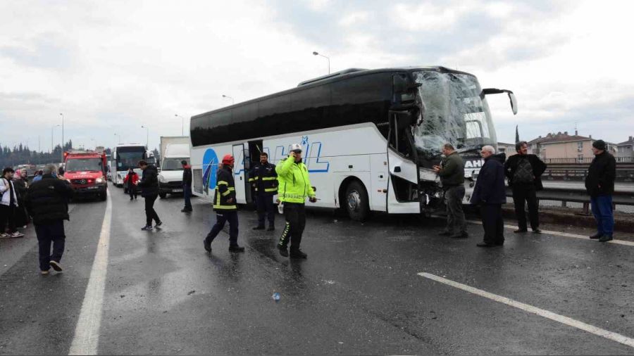 TEM'de 23 ara� kazaya kar��t�: 11 yaral�