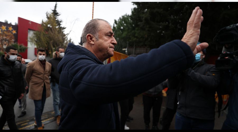 Terim taraftarlara veda ederek ayr�ld�