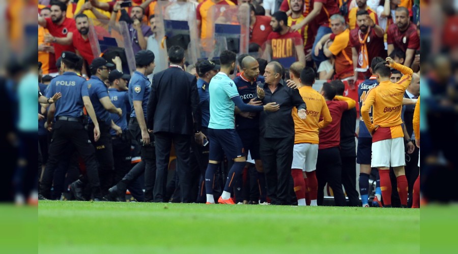 Terim'e �ampiyonluk cezas�