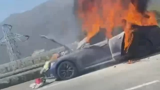 Tesla alev alev yand
