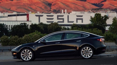 Tesla, inde sat rekorlar kryor