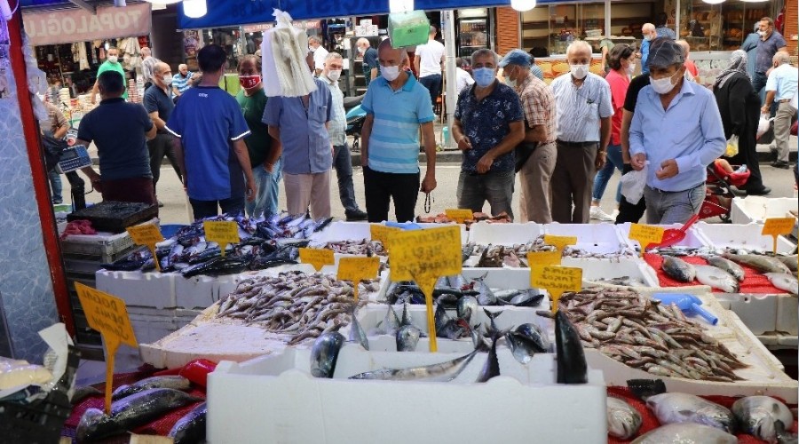 Tezgahlar şenlendi, balığa rağbet arttı