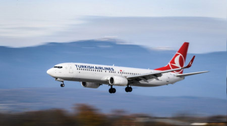 THY uçağının inişte lastiği patladı