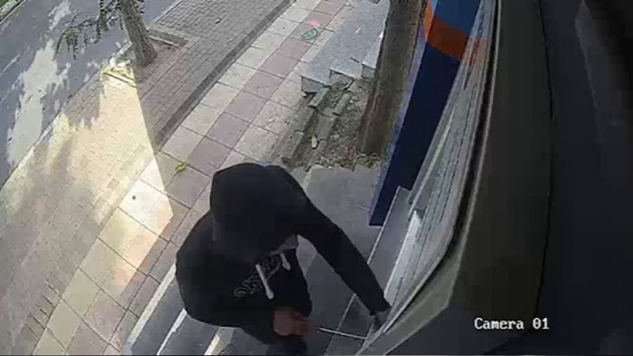 Tornavidayla ATM'leri açıp para çaldılar