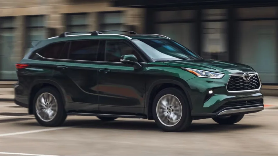 Toyota Highlander: �ehirli SUV segmentinin �nc�s�