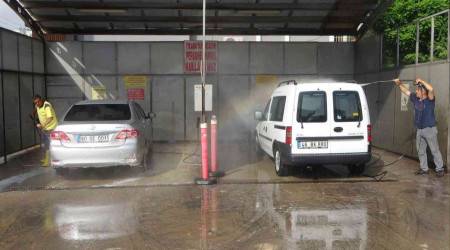 Toz yağdı sürücüler oto yıkamacıların yolunu tuttu