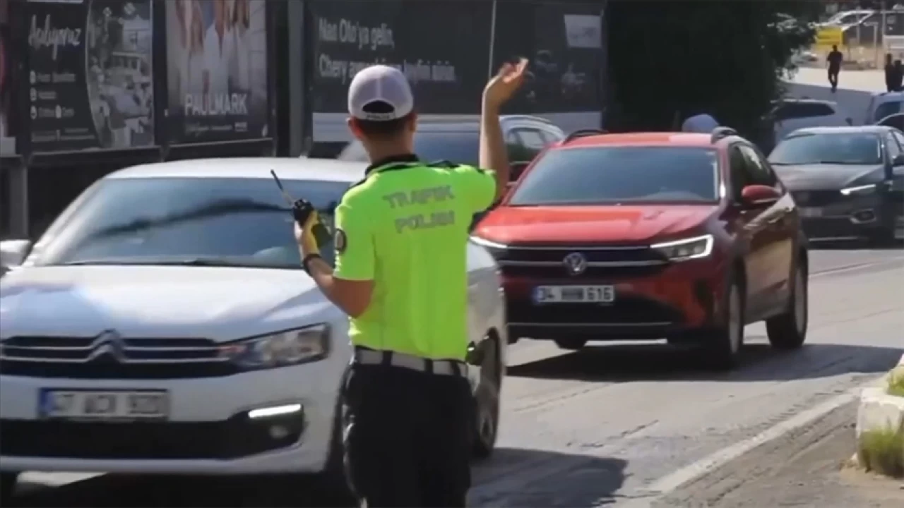 Trafik ekipleri bir haftada 2.4 milyon arac� denetledi