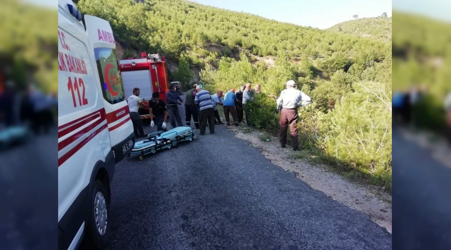 Traktör dereye devrildi: 1 ölü ve 1 yaralı