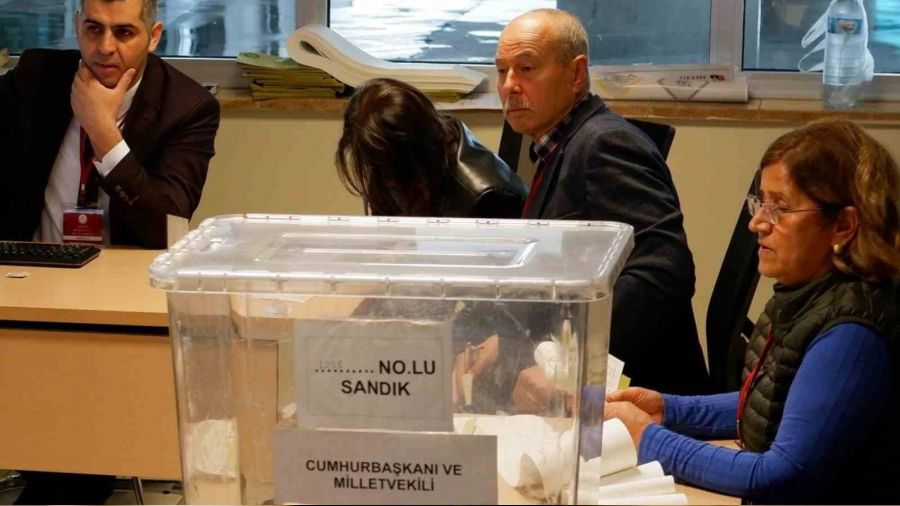 Trakya'daki 5 s�n�r kap�s�nda oy kullanma i�lemleri s�r�yor