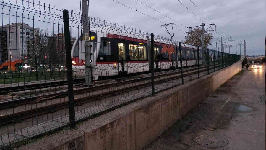 Tramvayın çarptığı genç hayatını kaybetti