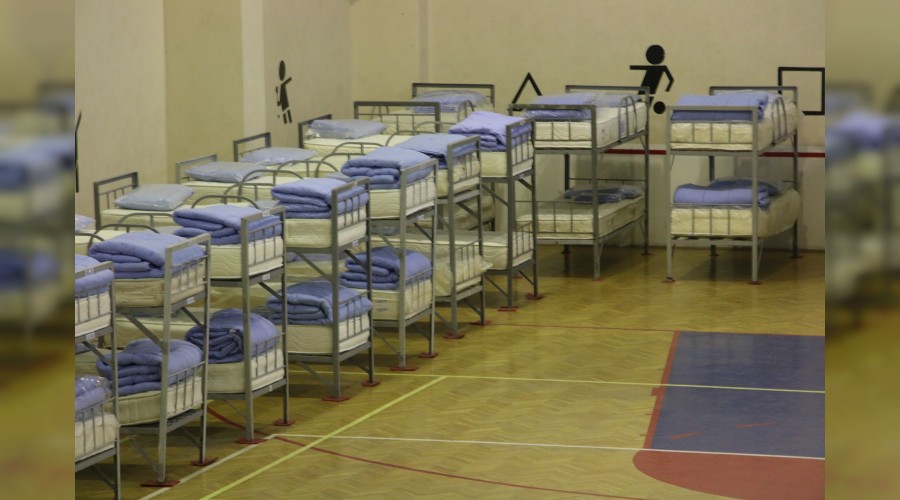 TSK, kışlayı depremzedelere açtı