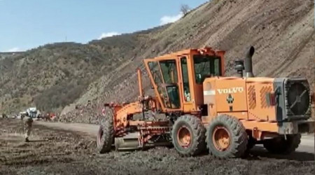 Tunceli-Erzincan kara yolunda heyelan