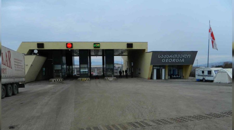 Türkgözü Sınır Kapısı'ndan sadece tırlara izin veriliyor