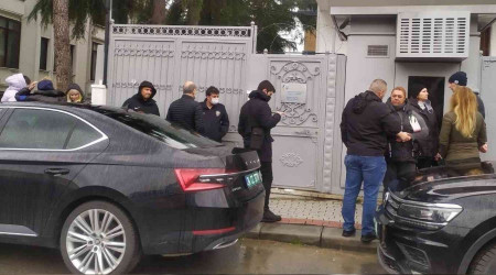 Türkiye'de kalan Ukraynalılar konsolosluğa başvurdu