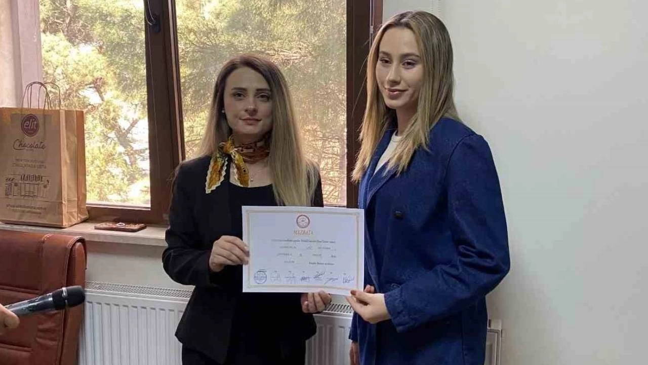 T�rkiye'nin en gen� belediye ba�kan� mazbatas�n� ald�