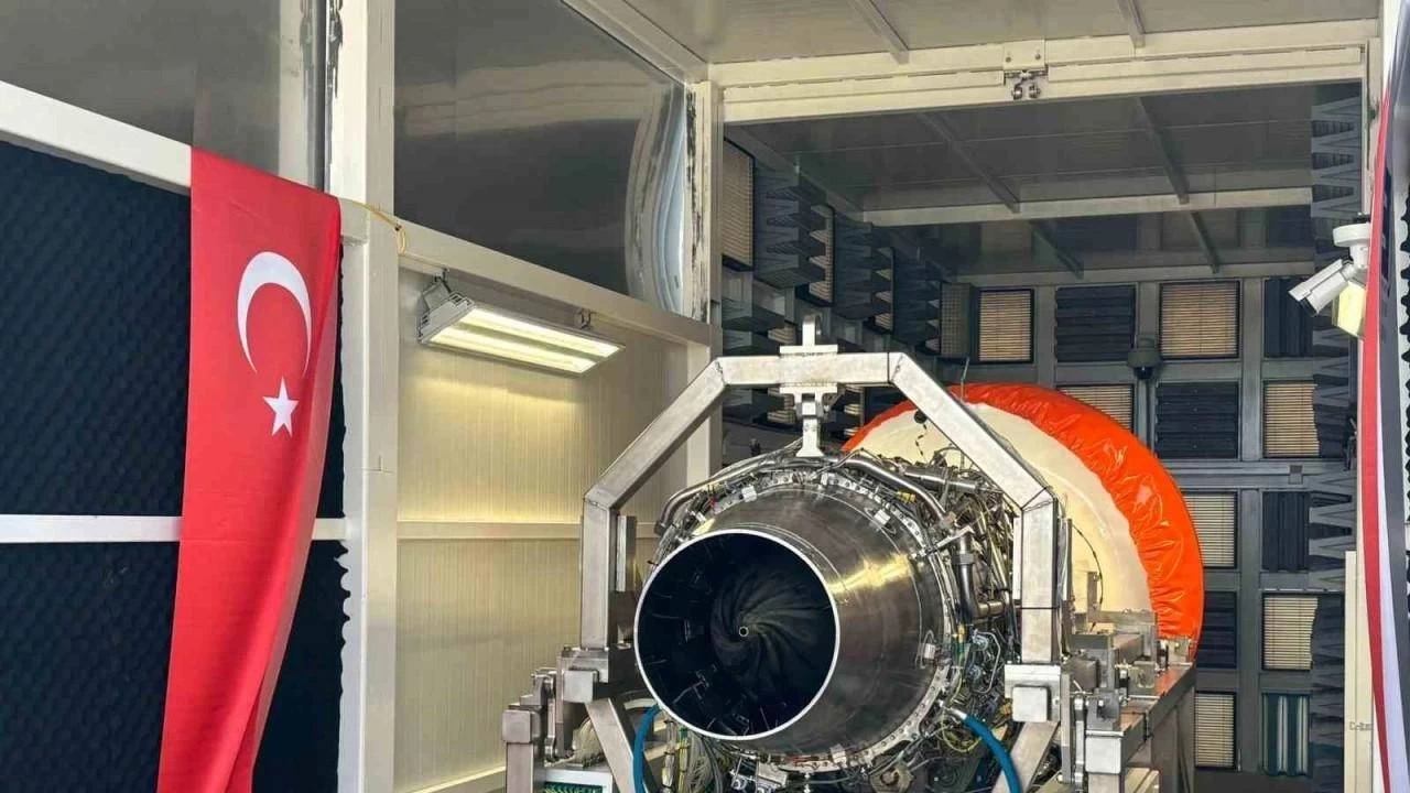 Türkiye'nin ilk askeri uçak motoru başarıyla ateşlendi
