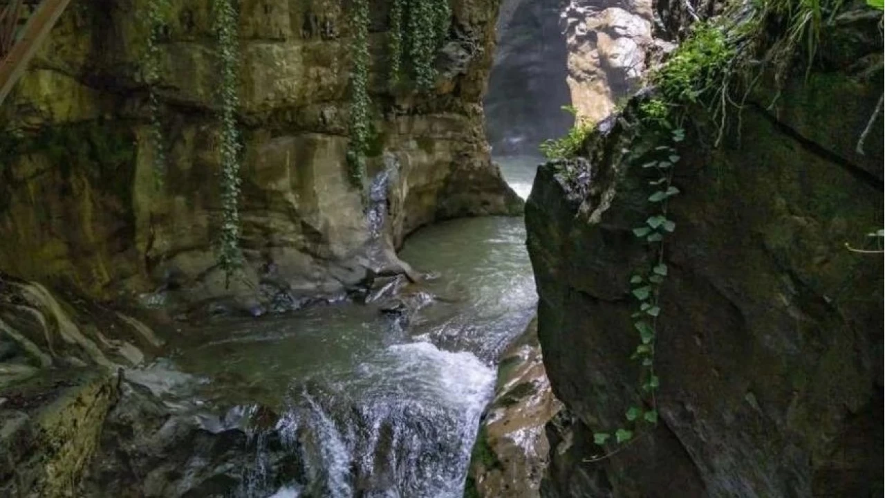Türkiye'nin ilk tescilli doğa harikası: Samandere Şelalesi
