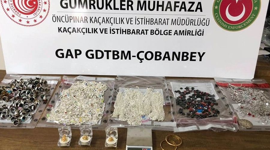 Türkiye'ye kaçak yoldan sokulmaya çalışan altın ve gümüş ele geçirildi